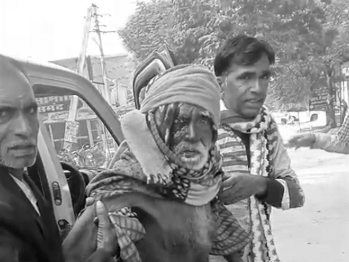 तस्वीर, 87 साल के बुजुर्ग जगरूप की है। लेपर्ड ने रविवार सुबह उनपर हमला कर दिया था। गंभीर हालत में उन्हें उदयपुर रेफर किया गया है।