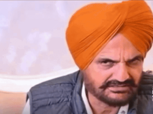 Sidhu Moosewala's father Balkaur Singh giving information about the new song.