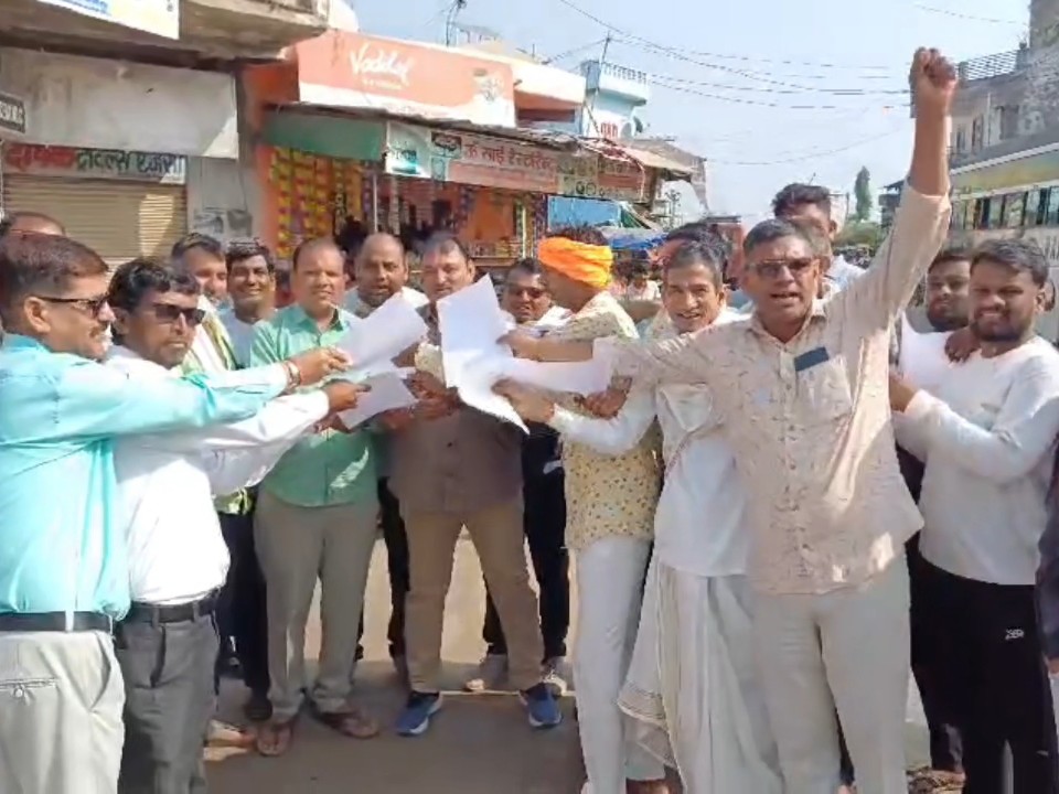 सरोदा को पंचायत समिति नहीं बनाने पर ग्रामीणों ने विरोध जताया।