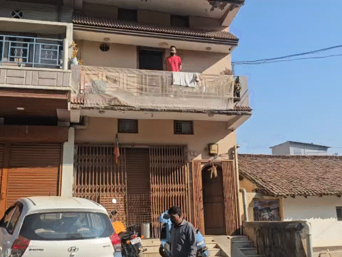 कोंडागांव में कारोबारी कोणार्क जैन के घर जांच की गई।