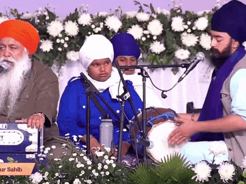 धार्मिक समागम में शबद गायन करते ।