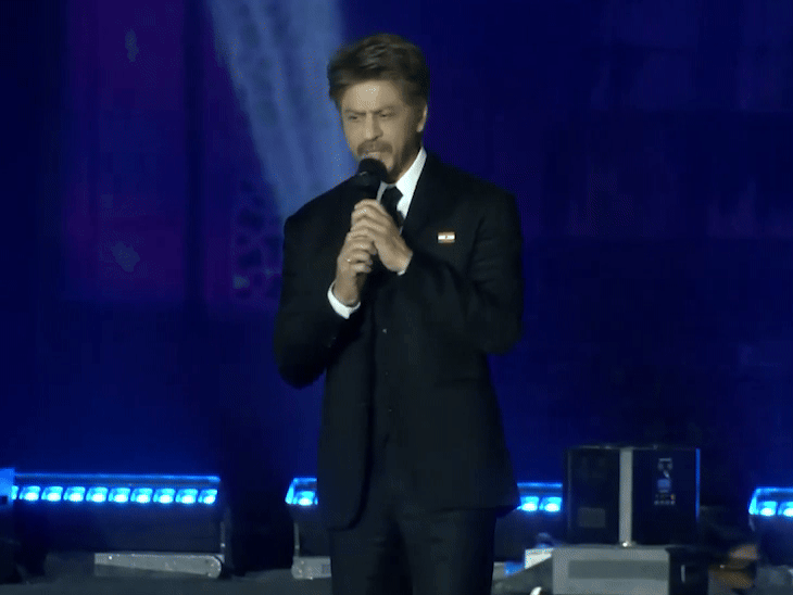 At the event, Shahrukh Khan paid tribute to the soldiers martyred in terrorist attacks.