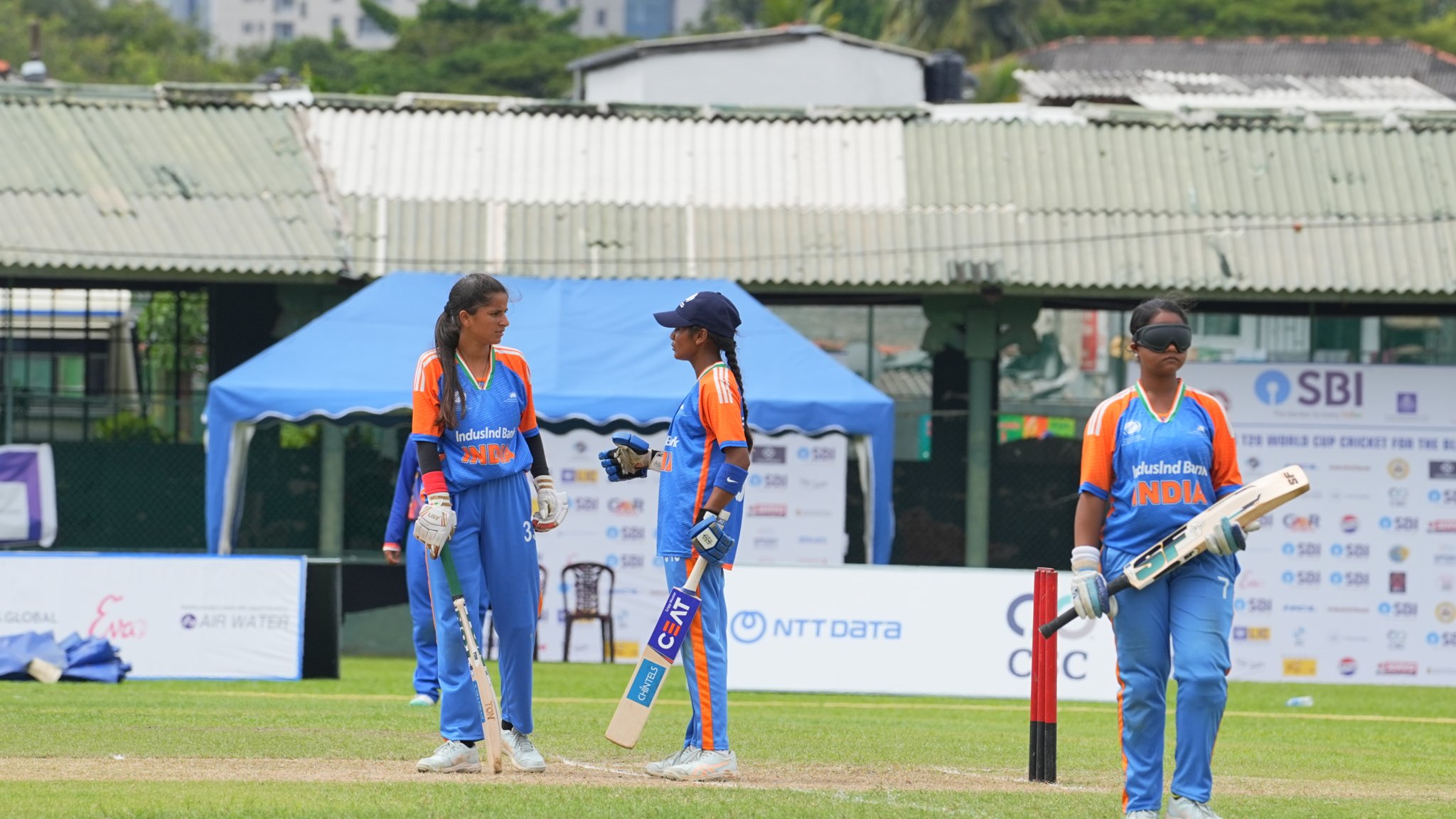 ब्लाइंड क्रिकेट में 3 तरह की ब्लाइंड प्लेयर्स हिस्सा लेती हैं।