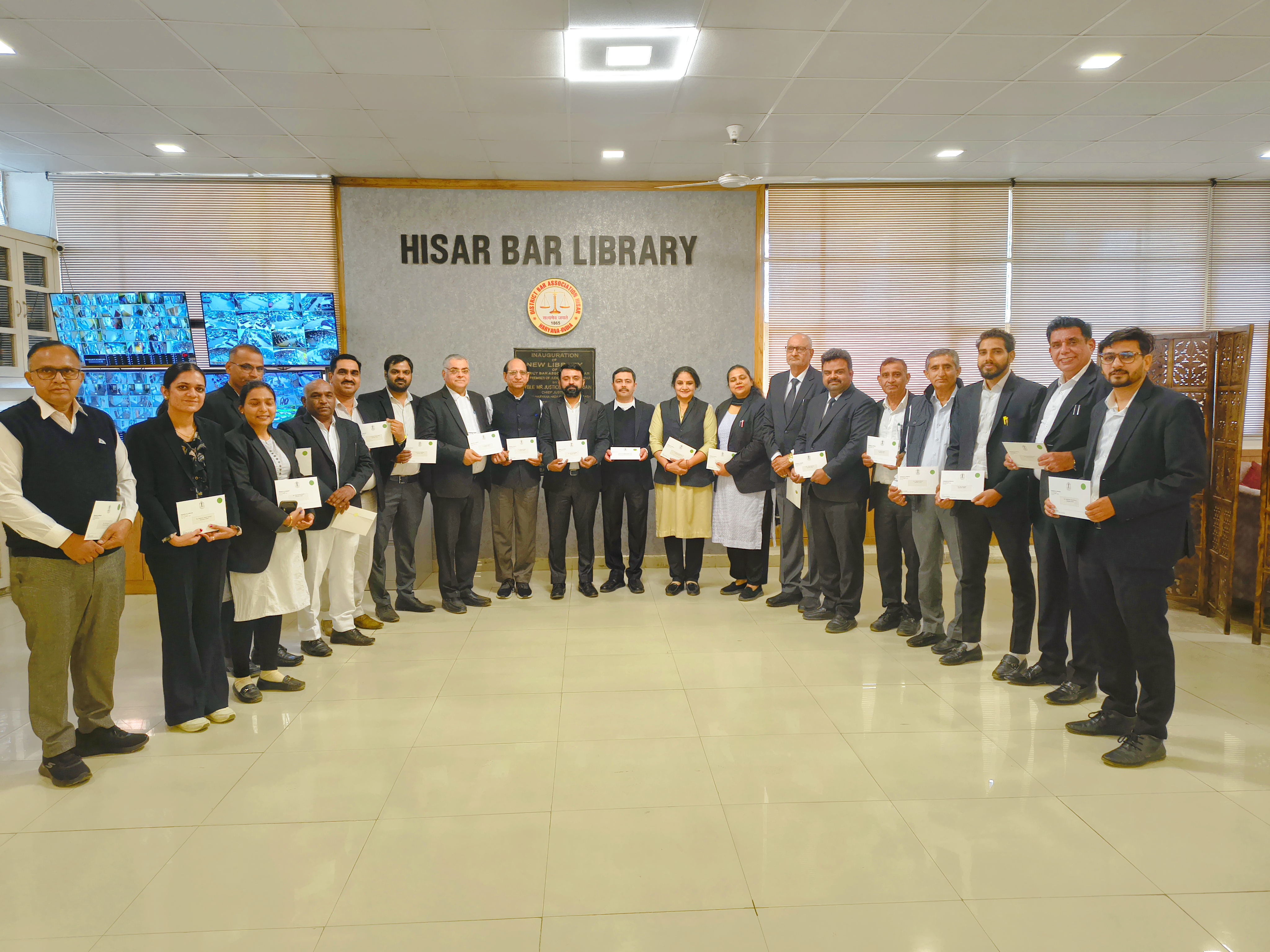 हिसार बार एसोसिएशन के सदस्यों को शपथ ग्रहण का विशेष निमंत्रण दिया गया।