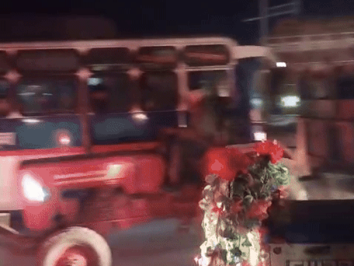 हाइवे पर घंटों जाम लगा रहा। - Dainik Bhaskar