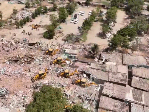 बीते मई महीने में चंडोला तालाब किनारे हुई कार्रवाई का ड्रोन व्यू।