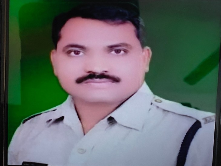 रिश्वत लेने के आरोप में प्रधान आरक्षक अनिल सिंह अजगल्ले लाइन अटैच। - Dainik Bhaskar