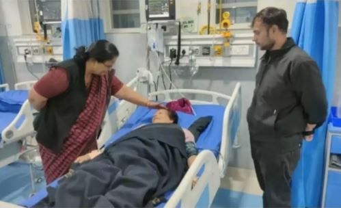 भोपाल में महिला बीएलओ कीर्ति कौशल को हार्ट अटैक आ गया। टीटी नगर एसडीएम अर्चना शर्मा ने सेहत की जानकारी ली।