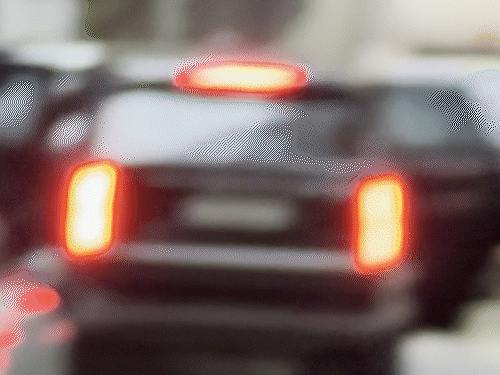 धर्मेंद्र को श्रद्धांजलि देने के लिए अभिनेत्री शिल्पा शेट्टी और उनकी बहन शमिता शेट्टी सोमवार को उनके घर पर पहुंचीं।