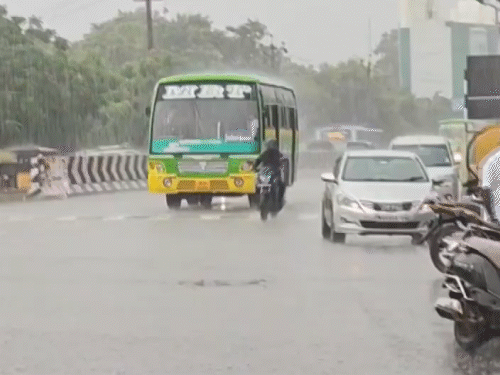तमिलनाडु: सोमवार को कई शहरों में तेज बारिश हुई।
