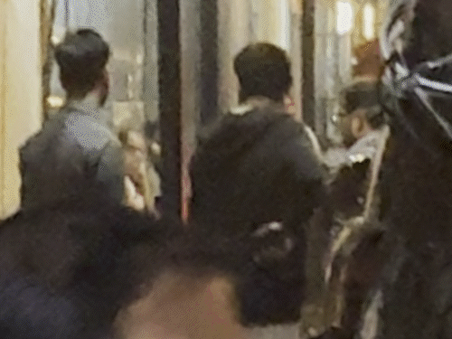 सोमवार को अभिनेत्री प्रीति जिंटा धर्मेंद्र के घर पहुंचीं।