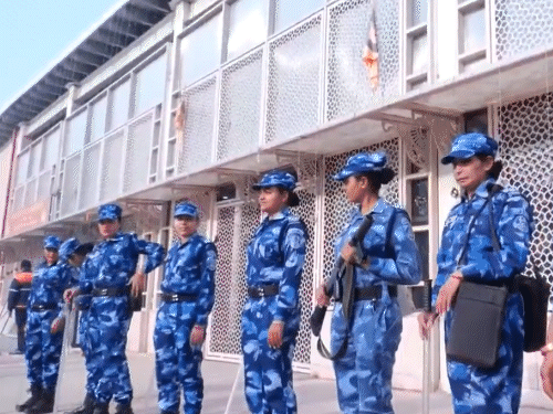 महिला SSF जवानों को भी तैनात किया है। सुबह जवानों ने फ्लैग मार्ग भी किया।