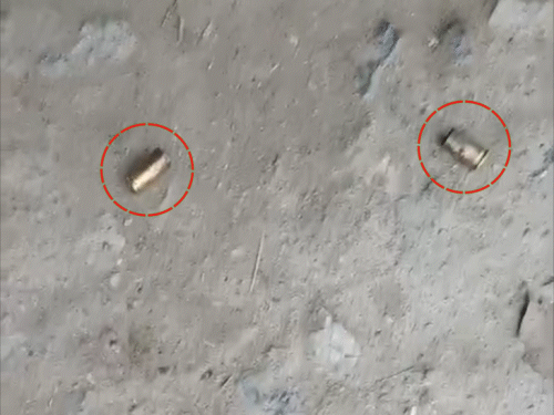 घटनास्थळावरून 10 पेक्षा जास्त रिकाम्या गोळ्यांचे कव्हर मिळाले आहेत.