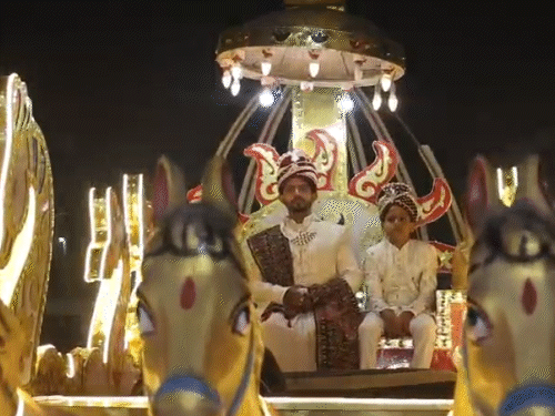 भदोही के सुरियावा निवासी रोहित जायसवाल की शादी वाराणसी की चांदनी जायसवाल से होनी थी।