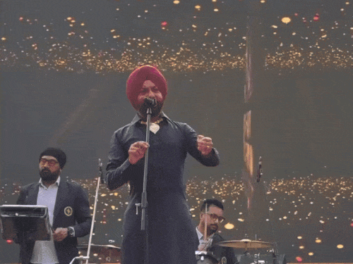 स्टेज शो करते हरजीत हरमन। इस पोस्ट को बीते हफ्ते इंस्टा पर शेयर किया गया है।