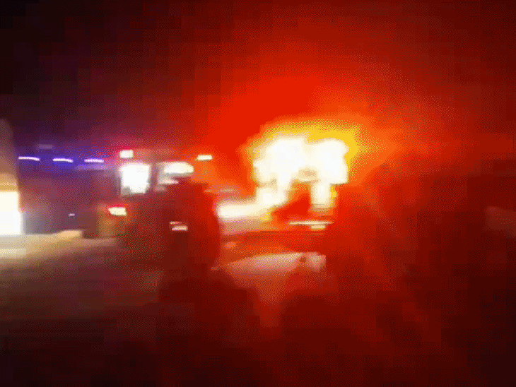 Speeding sleeper bus overturns on Yamuna Expressway in Mathura; 20 passengers injured, 3 critical after vehicle skids several metres during early morning crash