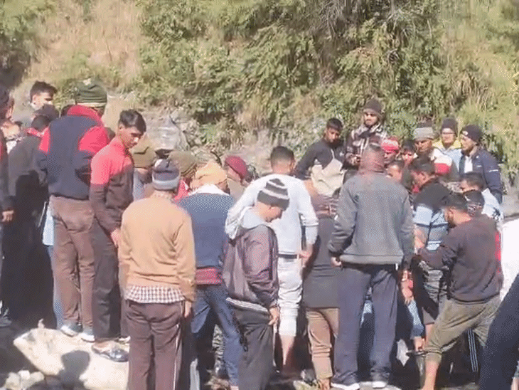 शहीद अग्निवीर दीपक सिंह को लगी थी 4 गोलियां:  चचेरे भाई ने दी मुखाग्नि, परिजन कर रहे थे जवान की शादी की तैयारी – Champawat News