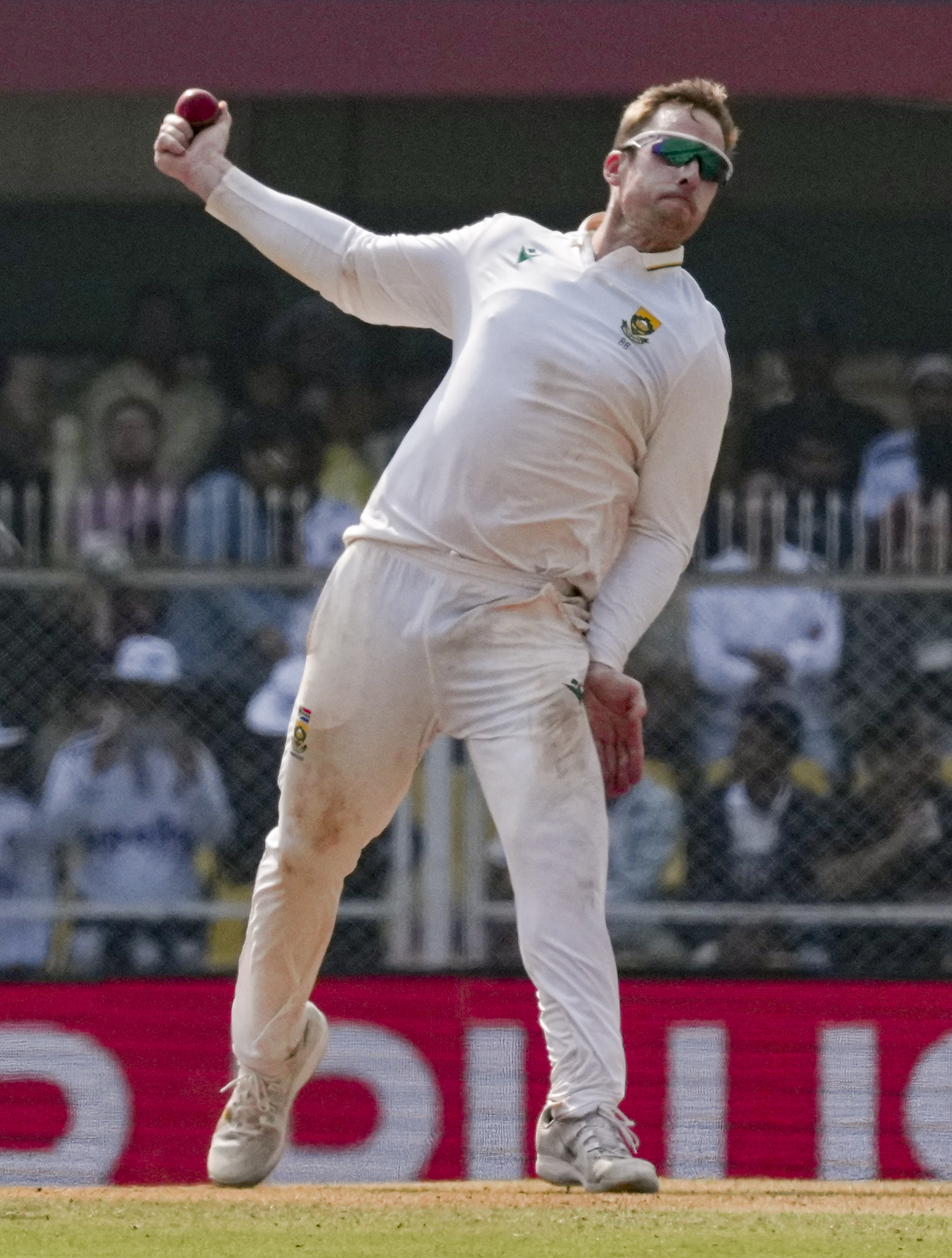 कोलकाता टेस्ट में 8 विकेट लेने के लिए ऑफ स्पिनर साइमन हार्मर प्लेयर ऑफ द मैच रहे थे।