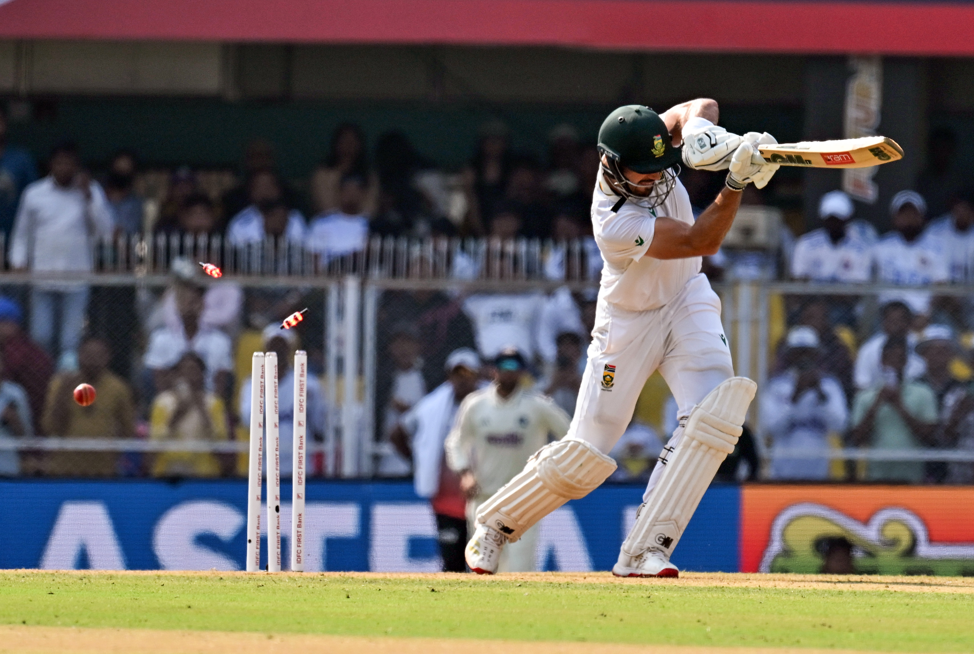 ऐडन मार्करम को पहली पारी में जसप्रीत बुमराह ने बोल्ड किया।