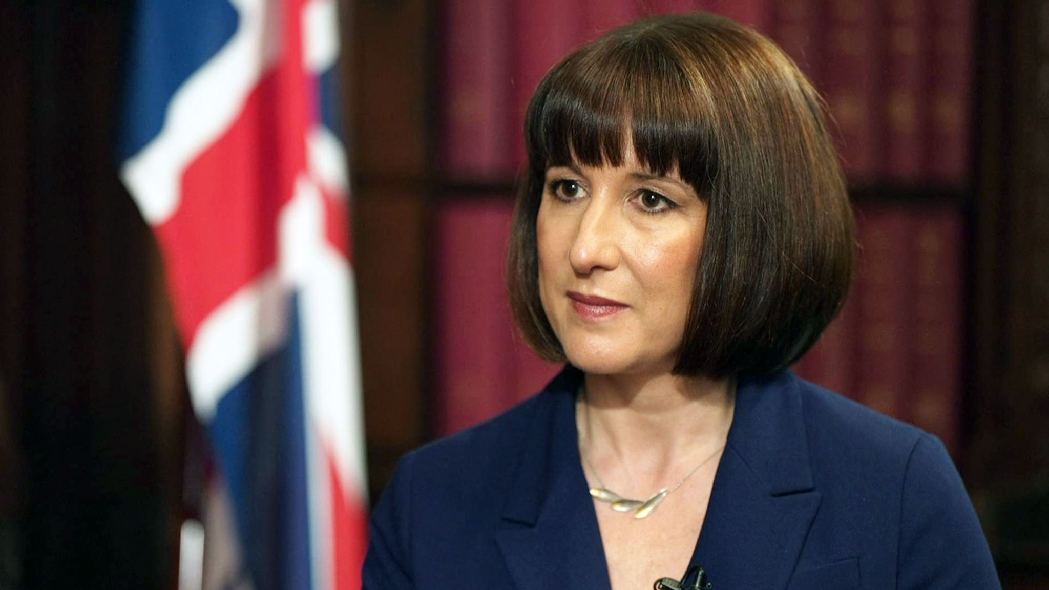 26 नवंबर को रेचल रीव्स का बजट आना है। अफवाहें हैं कि और टैक्स बढ़ोतरी हो सकती है।