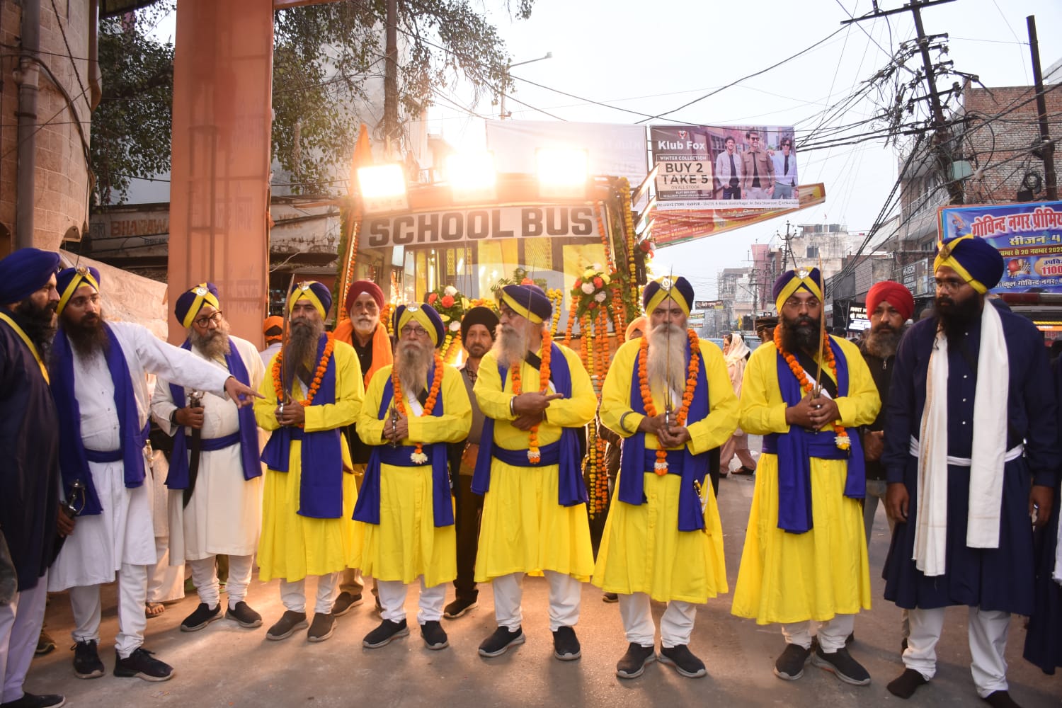 पंच प्यारों की अगुवाई में नगर कीर्तन निकाला गया।