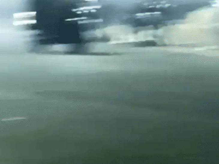 मौके पर जमा हुई लोगों की भीड़ देख बदमाश मौके से भाग निकले।