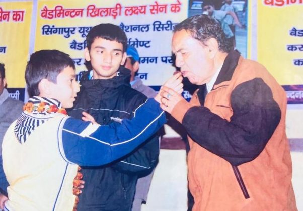 9 साल की उम्र में पहली बार अंतरराष्ट्रीय प्रतियोगिता जीतकर लौटे लक्ष्य का भव्य स्वागत हुआ था।