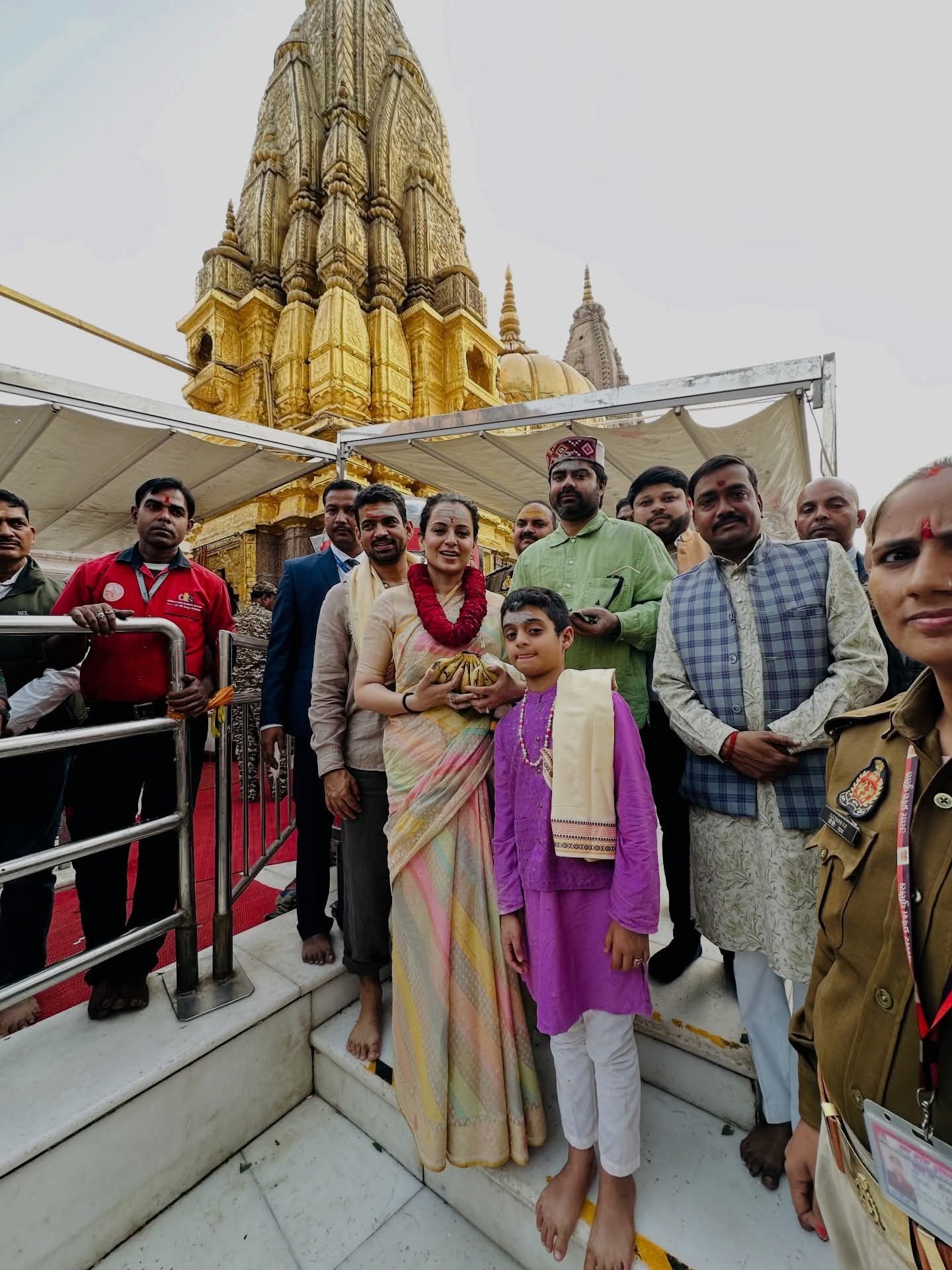 बाबा विश्वनाथ का लिया आशीर्वाद।