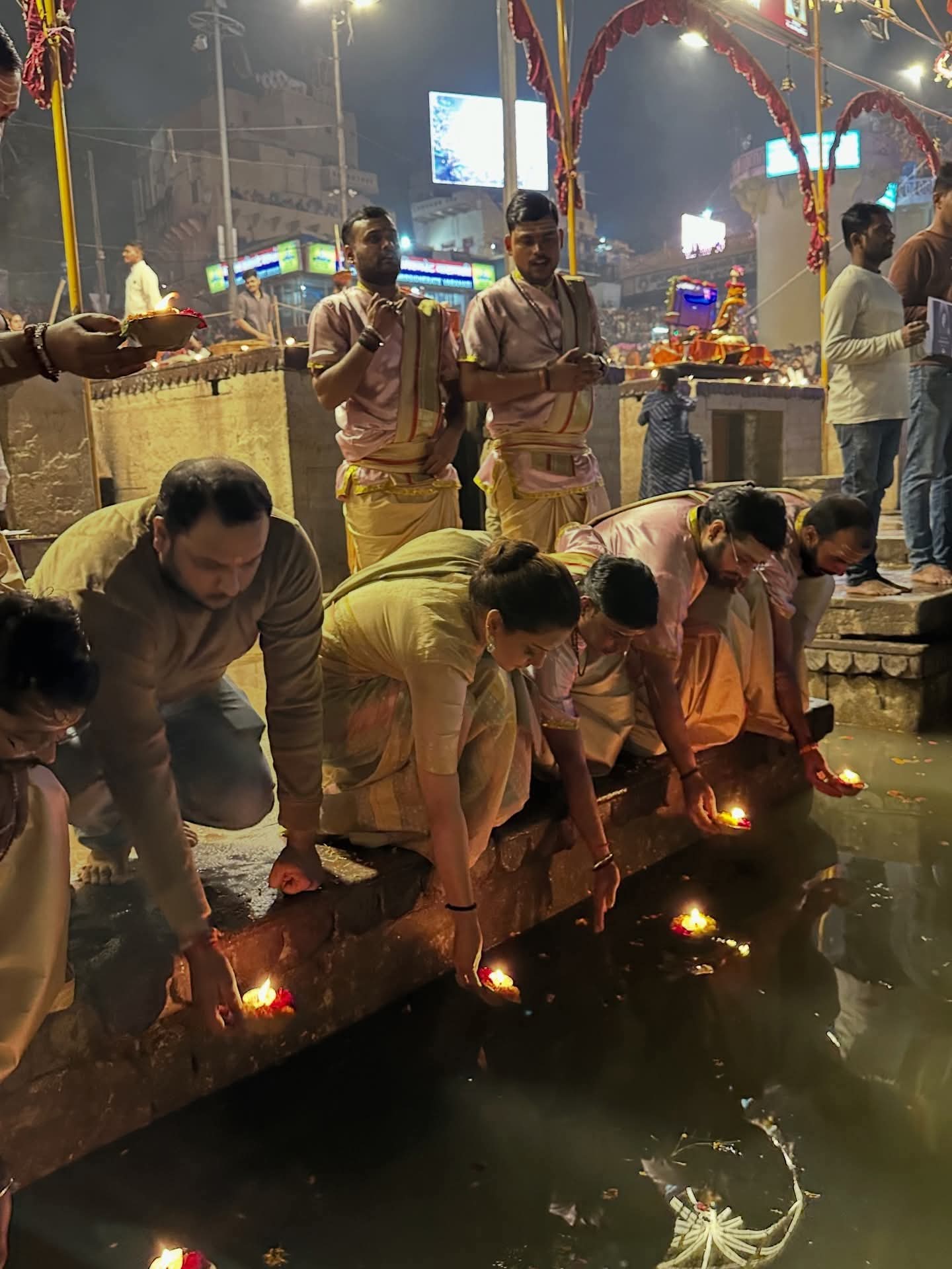 दशाश्वमेध घाट पर दीपदान किया।
