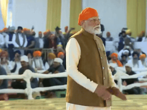 PM Modi paying respect to the ninth Sikh Guru, Sri Guru Tegh Bahadur