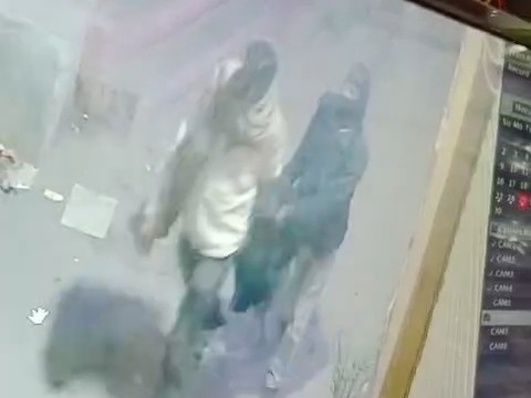 CCTV में दिखे चोर।