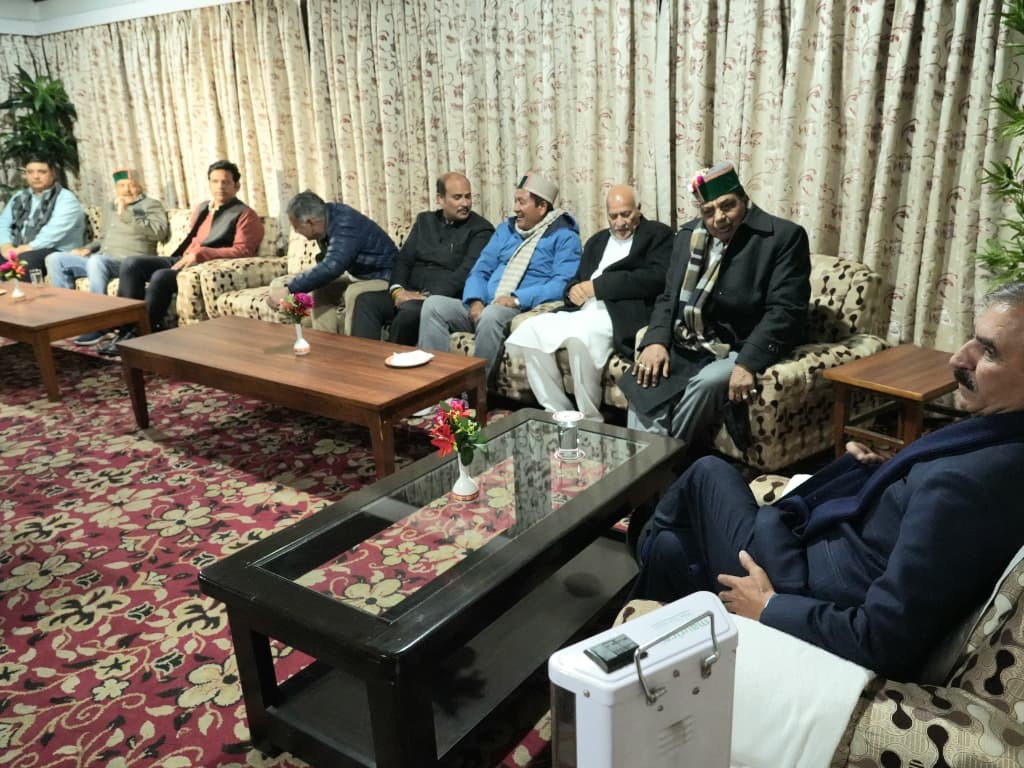 हिमाचल में विधायक दल की बैठक लेते सीएम सुक्खू।