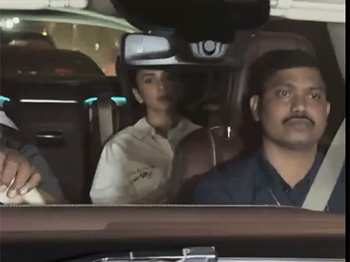 रकुल प्रीत सिंह मंगलवार को दिवंगत एक्टर धर्मेंद्र के घर पहुंचीं।