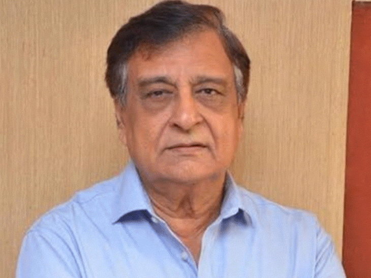 ধর্মেন্দ্র ব্যাডমিন্টন খেলার শখ: মাদ্রাজে শুটিংয়ের সময় কেসি। বোকাদিয়া 24 ঘন্টার মধ্যে মাটি তৈরি করায় অভিনেতারা খুব খুশি হয়েছিল।