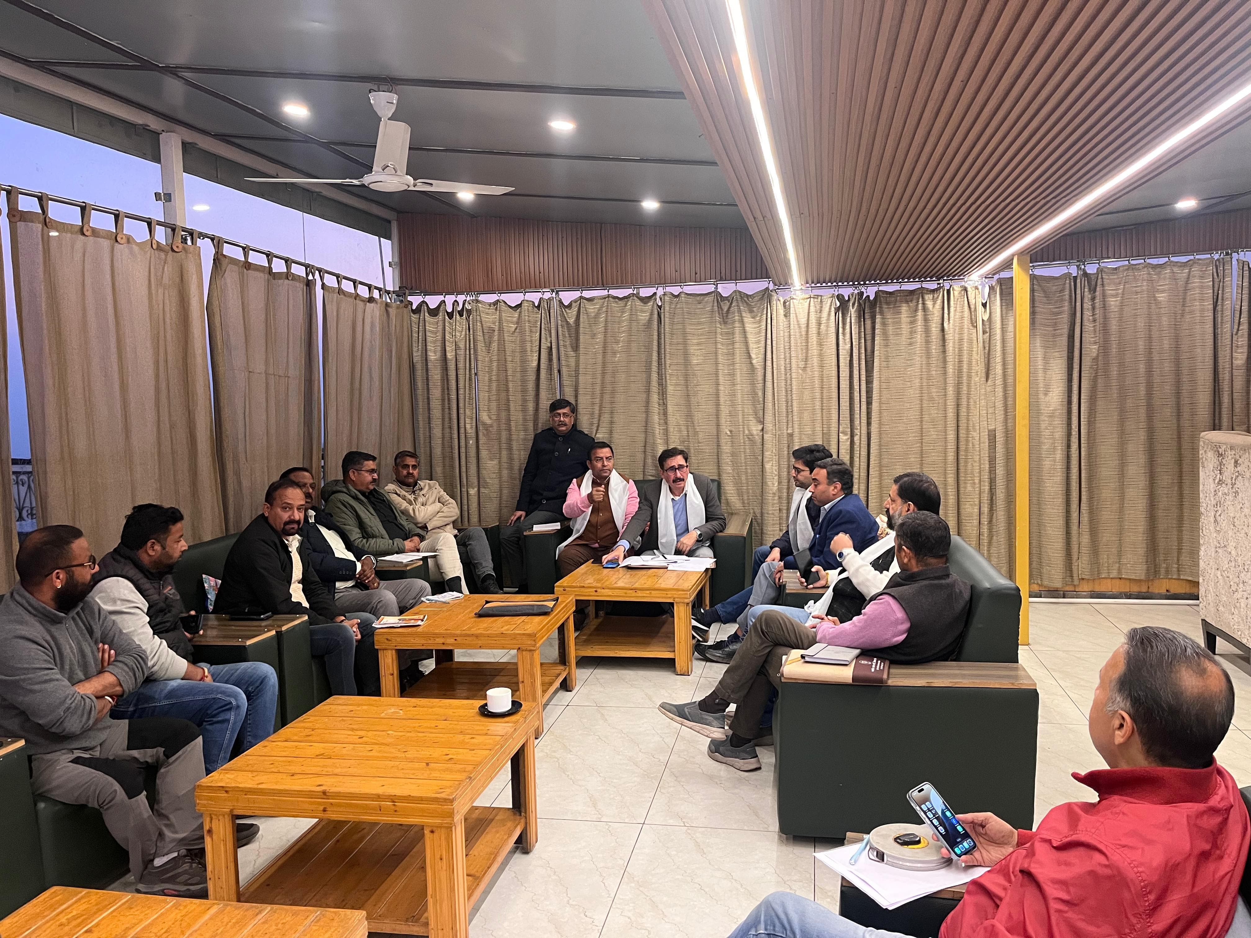 भाजपा के सह-संयोजकों की खास रणनीतिक बैठक। पवन काजल, सुधीर शर्मा, त्रिलोक व बिहारी लाल ने संभाली कमान।