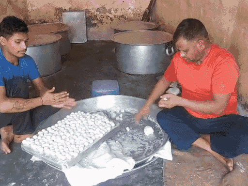 नंबरदार हलवाई की दुकान जहां की बर्फी धमेंद्र को पसंद थी।