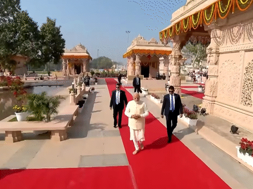 पीएम मोदी ने राम मंदिर परिसर को देखा। सप्त ऋषियों के दर्शन किए। भगवान शेषावतार की भी पूजी की।