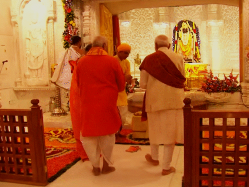 पीएम मोदी और मोहन भागवत ने रामलला की भी पूजा-अर्चना की।