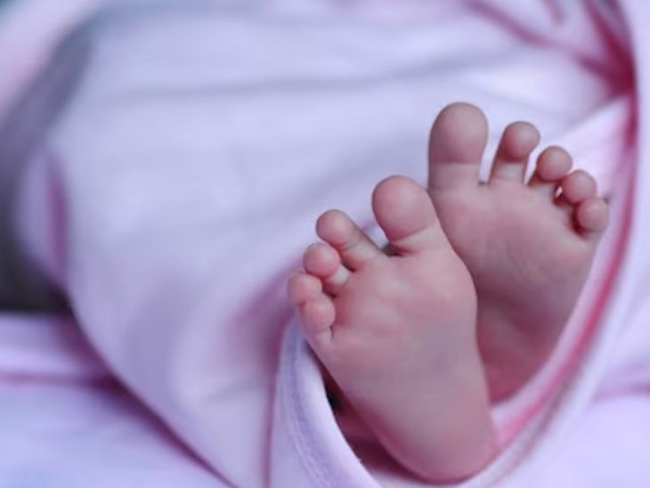 यूपी-बिहार के निजी अस्पतालों में नवजात मृत्यु दर प्रति 1000 में से 51 है, जबकि सरकारी अस्पतालों में यह सिर्फ आंकड़ा प्रति 1000 पर 32 का है। - Dainik Bhaskar