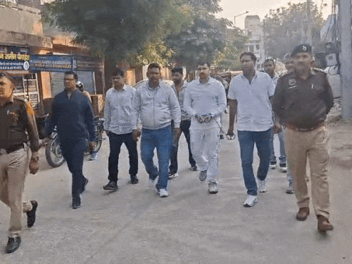 20 नवंबर को हांसी में दलजीत को बाजारों में बेड़ियां पहनाकर घुमाया गया था।