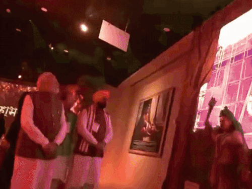 प्रधानमंत्री नरेंद्र मोदी ने अनुभव केंद्र का उद्घाटन करने के बाद महाभारत की कहानियां भी देखीं।