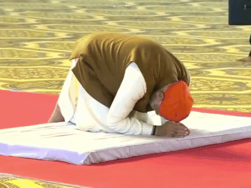 PM मोदी श्री गुरु तेग बहादुर जी के 350वें शहीदी दिवस पर हो रहे समागम में शामिल हुए। इससे पहले उन्होंने प्रदर्शनी भी देखी।