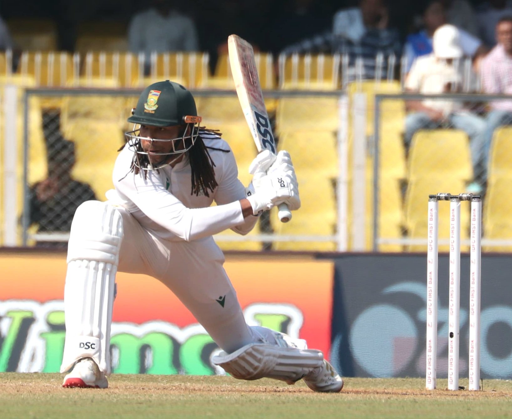 टोनी डी जॉर्जी 49 रन बनाकर आउट हुए।