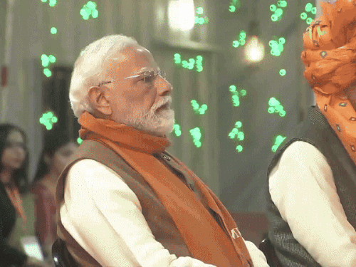 PM Modi participated in the aarti at Brahma Sarovar