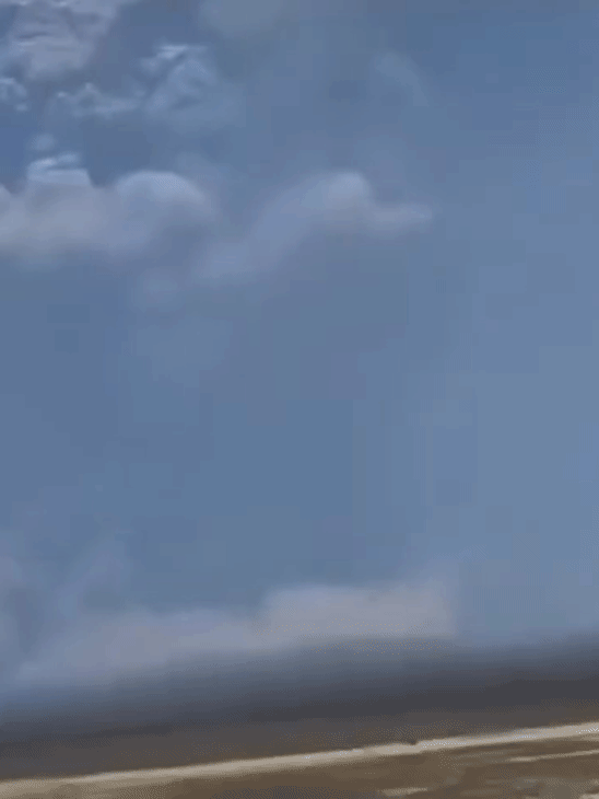 राख का गुबार इतना बड़ा है कि कई अंतरराष्ट्रीय फ्लाइट्स रद्द करनी पड़ी हैं। (फोटो-सोशल मीडिया)