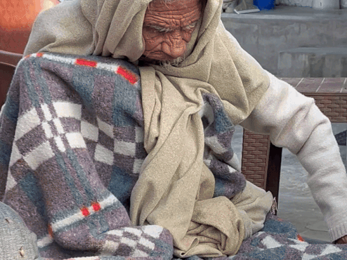 धर्मेंद्र की चाची प्रीतम कौर गांव में ही रहती हैं। उनकी उम्र 95 साल है।