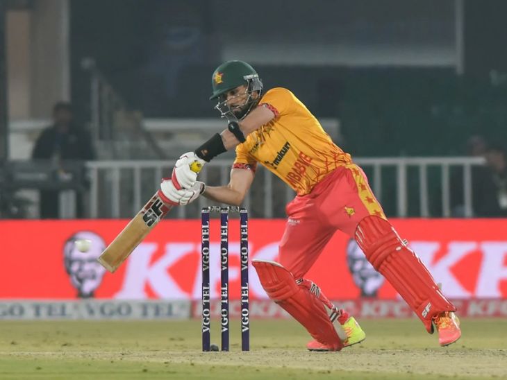 सिकंदर रजा ने 37 रन बनाए।