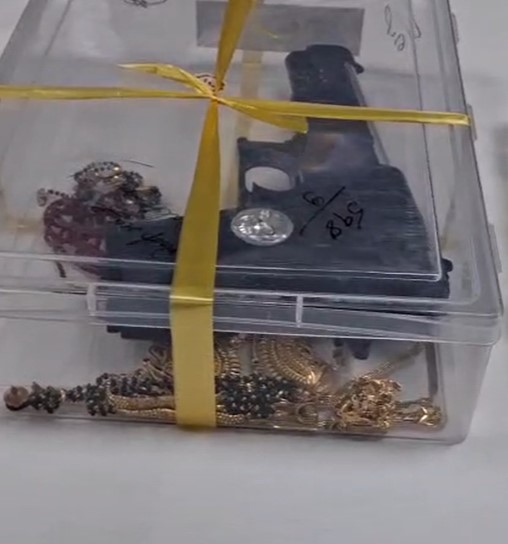 पलामू में मकान मालिक की पत्नी से लूट मामला:  किरायेदार समेत पांच गिरफ्तार, वारदात में प्लास्टिक की बंदूक का किया था इस्तेमाल – Palamu News