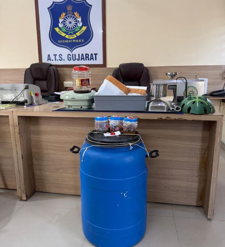 3 litres of castor oil, 5 litres of acetone and a cold press oil extraction machine were found from Moinuddin's flat. Moinuddin had set up a lab in the flat itself.