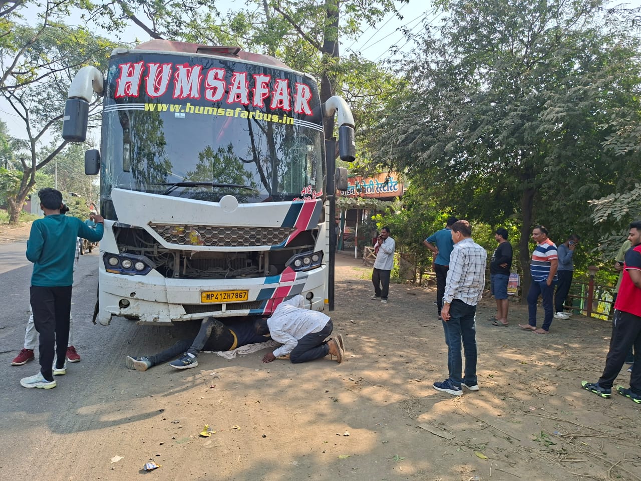 यात्री संतोष कुमार ने बताया कि बस 50 किमी आगे जाने के बाद खराब हो गई।